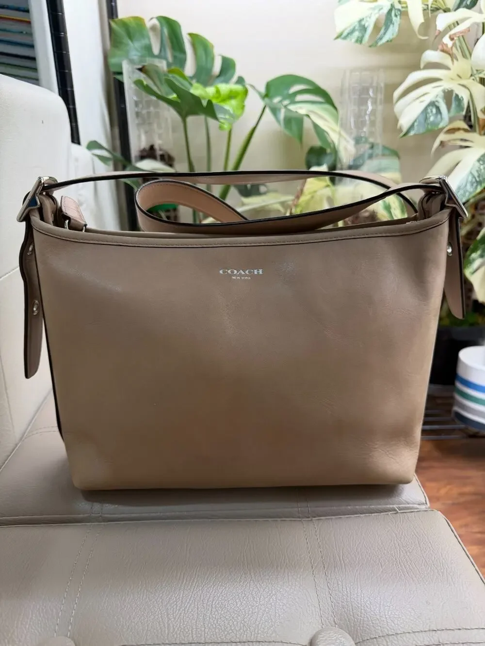 COACH Legacy Leather Duffle Shoulder Bag Beige Crossbody Tassel Excellent